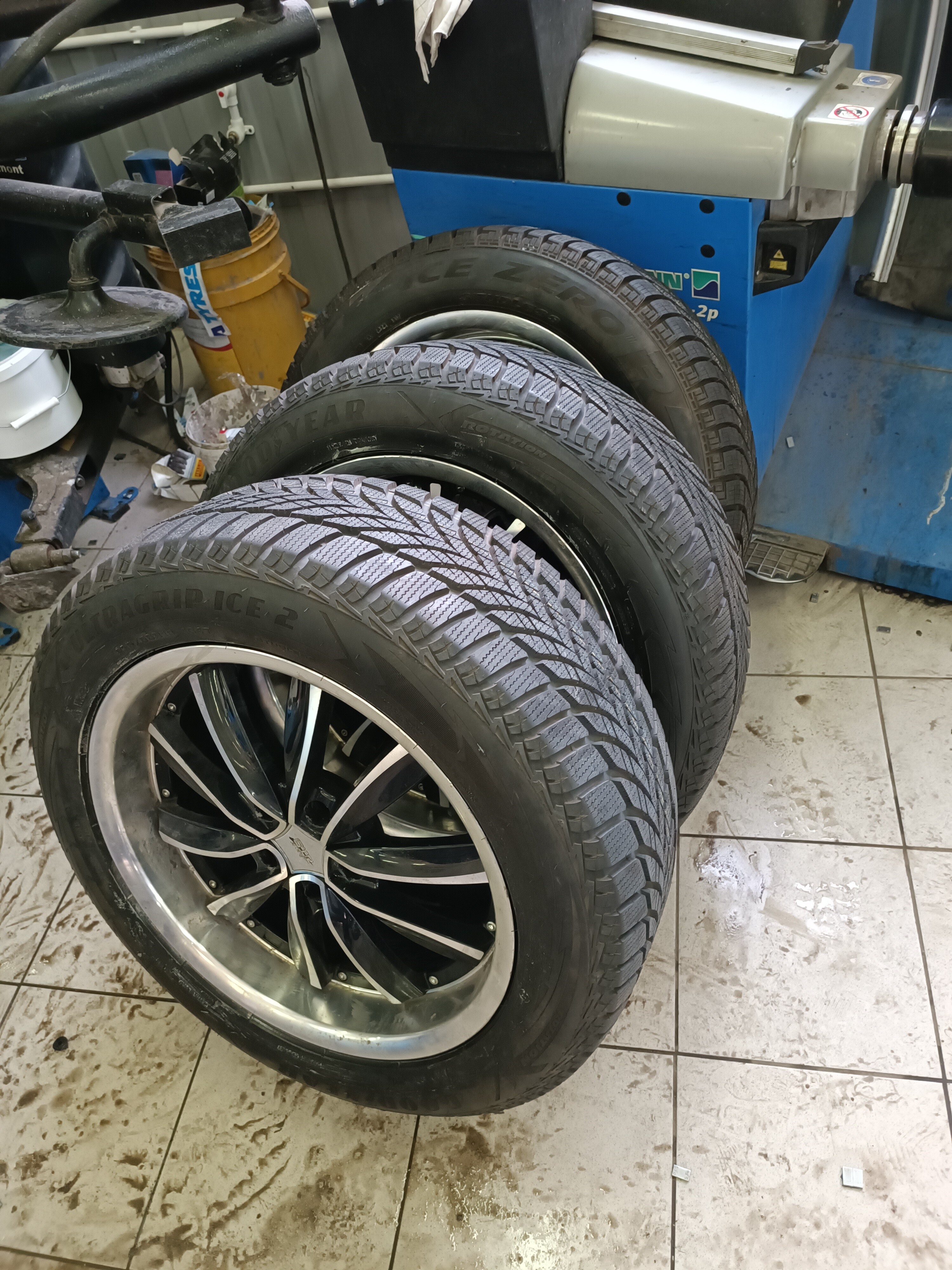 Купить зимние шины GOODYEAR Ultra Grip Ice 2 в ВИРБАКавто - бесплатный  шиномонтаж в Ростове-на-Дону, большой каталог резины